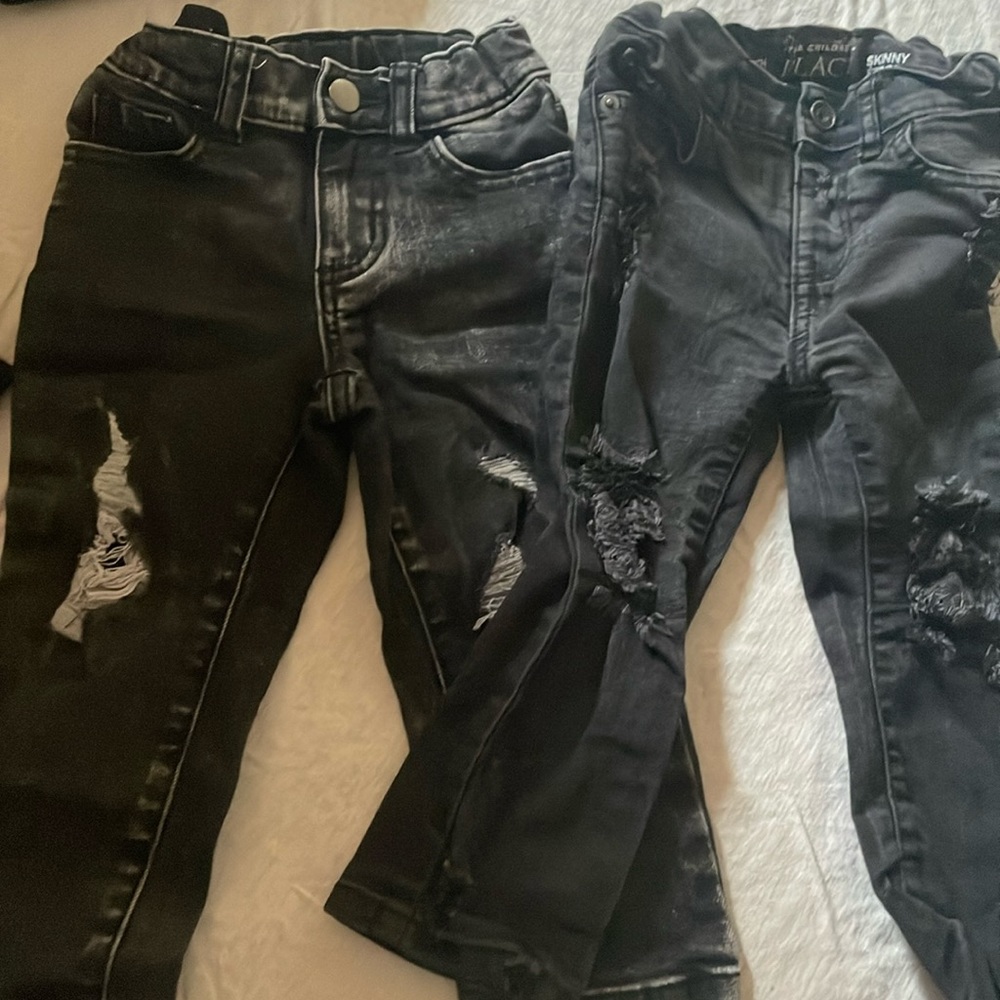 2T Black Ripped/Distressed Jeans